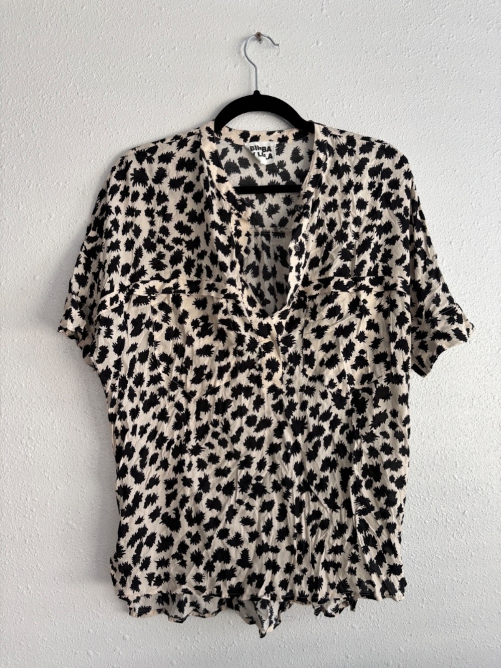 Bimba y Lola Black White Graphic Short Sleeve Snap Front Blouse